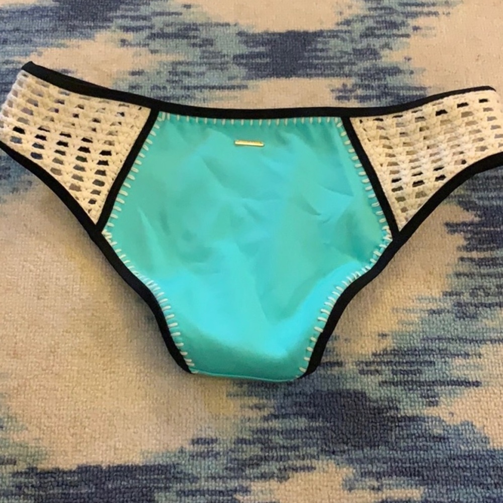 32D Victoria Secret Strapless bikini top with nwt small bottom - Picture 5 of 5